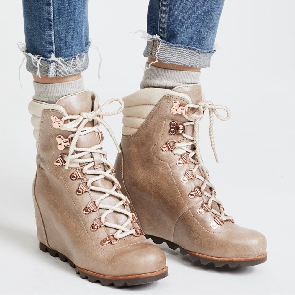 Sorel Holiday Conquest Waterproof Wedge Boots Womens 8.5 EU 39.5 Nude Copper